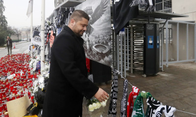 Τροχαίο στη Ρουμανία: Στην Τούμπα ο Μάκης Γκαγκάτσης, τίμησε τη μνήμη των φίλων του «Δικεφάλου»