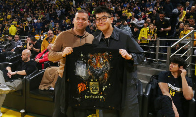 Παρών και ο Σιάο στο Παλέ