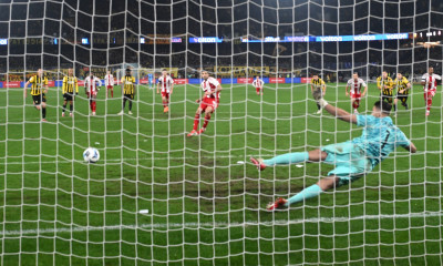 ΑΕΚ – Ολυμπιακός 1-1: «Έκλεψε» βαθμό με… VARίσιο πέναλτι στο 16ο λεπτό των καθυστερήσεων!