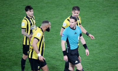 ΑΕΚ – Ολυμπιακός: Τι είπε ο Μάκελι στον Νίκολιτς για τη φάση που έκρινε το ντέρμπι (βίντεο)