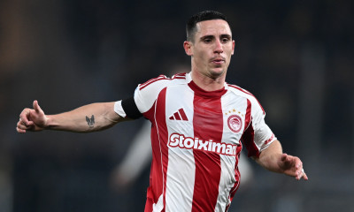 Ολυμπιακός: Κλήθηκε σε απολογία ο Ποντένσε για την ομπρέλα στο ντέρμπι με την ΑΕΚ