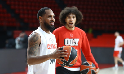 Ολυμπιακός: Με Μόρις και Χολ κόντρα στο Μαρούσι