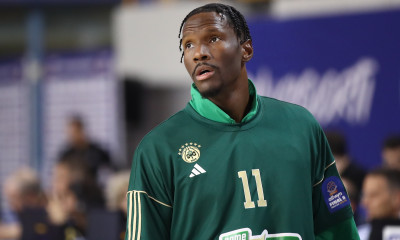 Παναθηναϊκός AKTOR: Τρεις ώρες πριν το τζάμπολ στο γήπεδο ο Νάιτζερ Χέιζ-Ντέιβις (Photos, video)