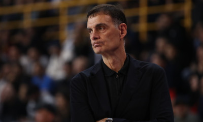 Ολυμπιακός: Κατήφεια στους «ερυθρόλευκους» - Συζήτησαν για αρκετή ώρα Μπαρτζώκας κι Αγγελόπουλοι