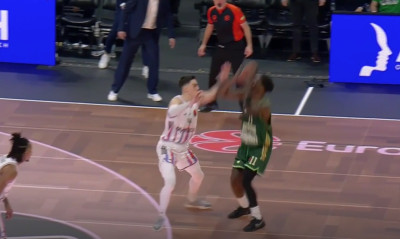 Παναθηναϊκός AKTOR: Αυτό είναι το φάουλ στον Χέις - Ντέιβις που δεν δόθηκε στο τέλος