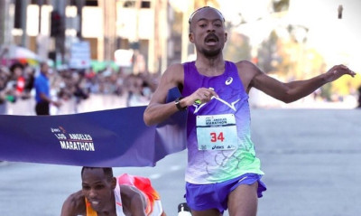 Λος Άντζελες: Τα 2 λάθη του Κενυάτη δρομέα που έχασε το χρυσό στη γραμμή τερματισμού του μαραθώνιου