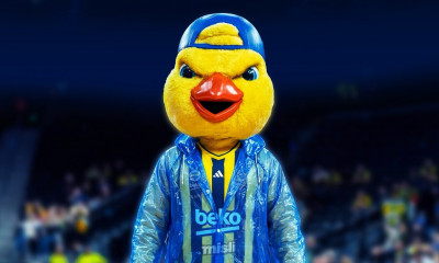 Ολυμπιακός - Φενέρμπαχτσε: Απίθανο τρολάρισμα από τη μασκότ των Τούρκων με... αδιάβροχο