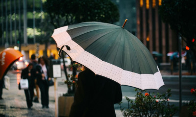 Καιρός: Βροχές και καταιγίδες σε όλη τη χώρα – Ισχυροί άνεμοι στο Αιγαίο