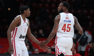 Ολυμπιακός - Μπασκόνια: Εκτός 12άδας οι Νιλικίνα και Χολ