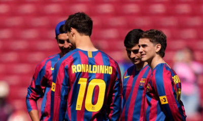 Μπαρτσελόνα: Γιόρτασαν τα γενέθλια του Ροναλντίνιο οι «μπλαουγκράνα» μ’ έναν ιδιαίτερο τρόπο