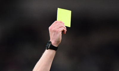 Super League: Τι ισχύει για τους παίκτες που είναι στο όριο καρτών ενόψει play offs και play outs