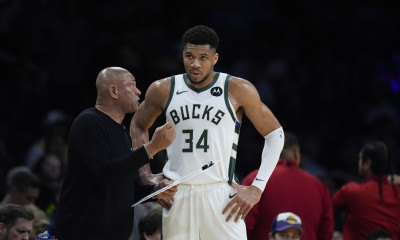 Ντοκ Ρίβερς: «Ο Γιάννης προοδεύει αλλά δεν είναι υγιής»