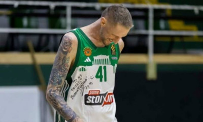 Ο μαχητής Πολονάρα επέστρεψε στο παρκέ με φανέλα του Παναθηναϊκού (pics)