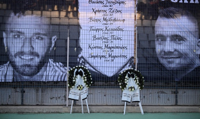 Τελικός Κυπέλλου Ελλάδας: Συγκίνηση στο Βόλο - Οπαδοί του ΟΦΗ τιμούν τη μνήμη των 7 φίλων του ΠΑΟΚ