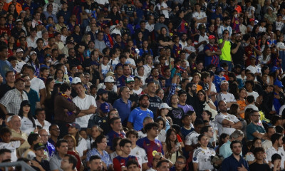 Ρεάλ Μαδρίτης: Οπαδοί της «βασίλισσας» έκραξαν τους παίκτες έξω από το λεωφορείο της ομάδας