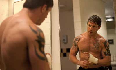 Ο άντρας που εξελίσσεται δεν το δείχνει μονάχα στον καθρέφτη