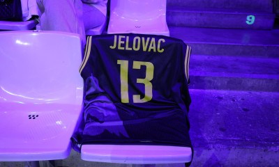 BCL Final Four 2026, ΑΕΚ – Ρίτας Βίλνιους: Η φανέλα του Στέβαν Γέλοβατς στις εξέδρες