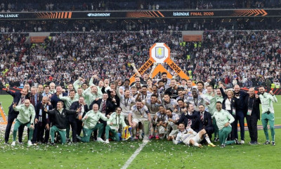 Europa League: Η απονομή του τροπαίου στην Άστον Βίλα