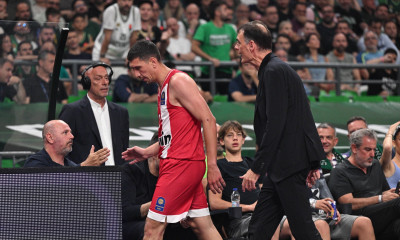 Παναθηναϊκός AKTOR - Ολυμπιακός: Επιθετικό φάουλ Λαρεντζάκη και «γαλλικά» από Μπαρτζώκα