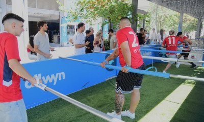 Human Foosball Arena: Το πιο fun καλοκαιρινό παιχνίδι είναι στο κατάστημα της Allwyn στο Σύνταγμα