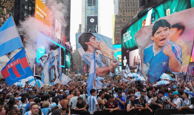 Μουντιάλ 2026: Οι Αργεντινοί «κατέλαβαν» την Times Square – Η Νέα Υόρκη ζει στον ρυθμό του τελικού