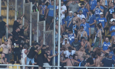 ΑΕΚ – Ηρακλής: Ένταση στις εξέδρες της Allwyn Arena πριν από τη σέντρα