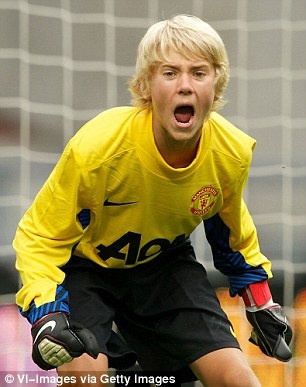 1413143684169 Image galleryImage Edwin van der Sar s son J