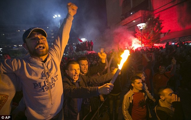 1413320432077 wps 94 Thousands of Kosovo Alban