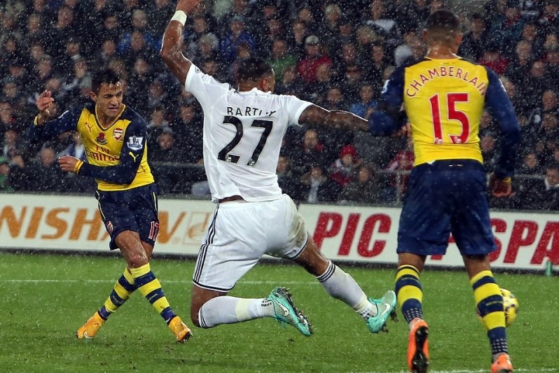 1415554549807 wps 87 Arsenal s Chilean striker