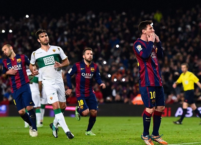 2486790900000578-2902565-Messi blows kisses to the crowd after scoring a penalty which wa-a-5 1420790745777