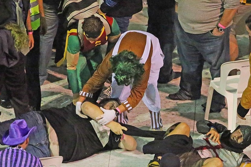 248F927D00000578-0-The rioting at the Etihad Stadium leads to some fans being injur-a-43 1420891790629