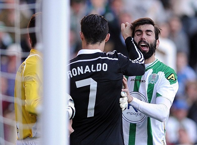 25024EBA00000578-0-Cristiano Ronaldo lashes out at Cordoba s Jose Angel Crespo as t-a-1 1422187659650 copy
