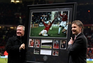 AlexFergusonOleGunnarSolskjaerManchesterPE_XeUSxaztl