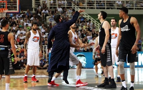 AntetokounBrosEvenMesa7