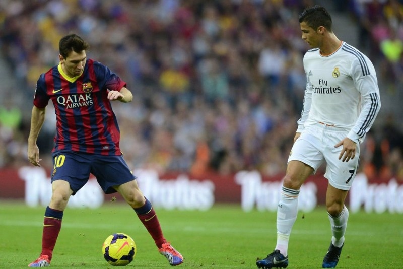 Lionel-Messi-vs-Cristiano-Ronaldo-Wallpaper-4