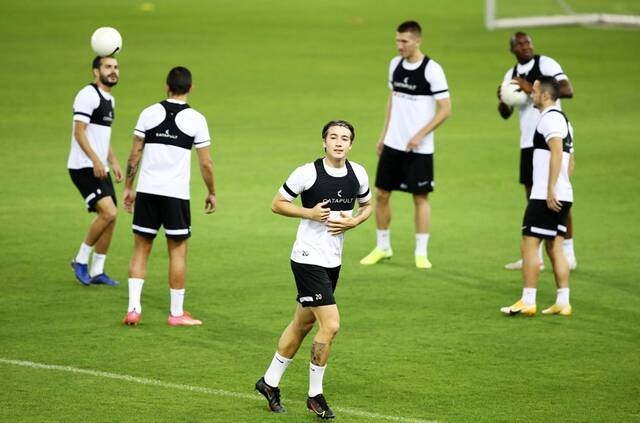 OlympiacosNefci03