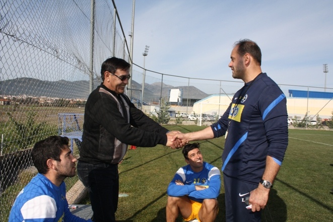 Photo-6-apo-1-12-2014-Vergetis-xairetaei-patera-Loui