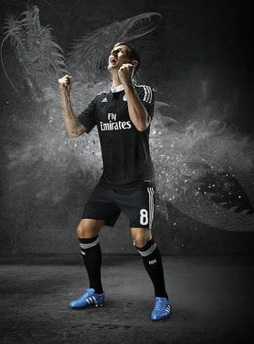 Real-Madrid-14-15-Third-KitsGoalkeeper 1