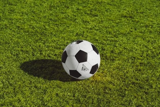 blach white ball