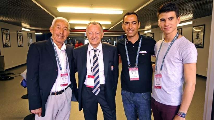 djorkaeff-bien-entoure-avec-son-pere-jean-son-fils-sasha-et-jma 89153