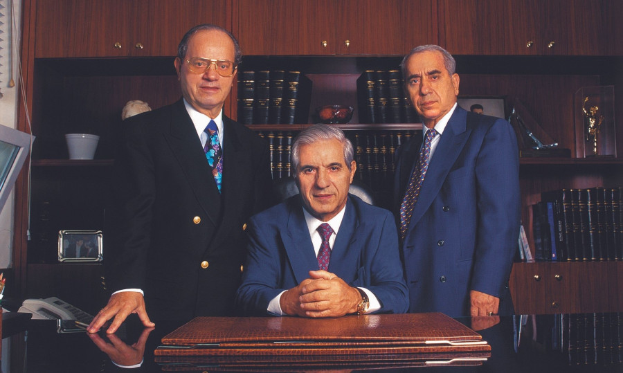 giannakopoulos-oikogeneia.jpg