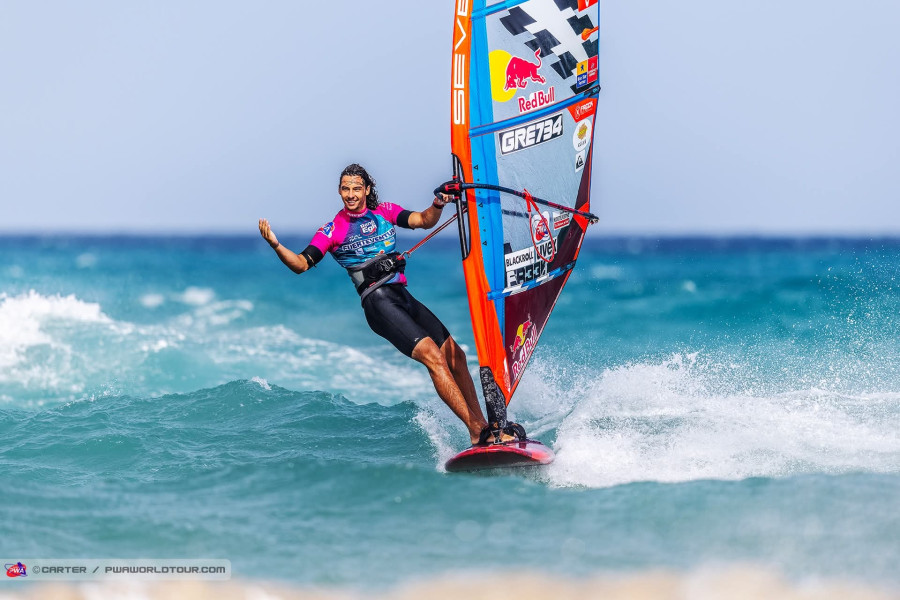 o-ellhnas-red-bull-a8lhths-lennart-neubauer-ektelei-apsoga-ta-tricks-toy-sta-kymata-sto-pwa-grand-slam-fuerteventura-2.jpeg