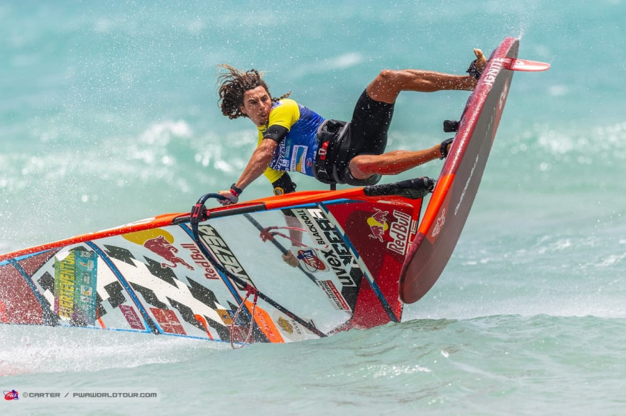 o-ellhnas-red-bull-a8lhths-lennart-neubauer-ektelei-apsoga-ta-tricks-toy-sta-kymata-sto-pwa-grand-slam-fuerteventura-3.jpeg