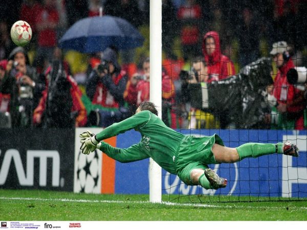 Κρεμάει τα γάντια ο Φαν ντερ Σάαρ