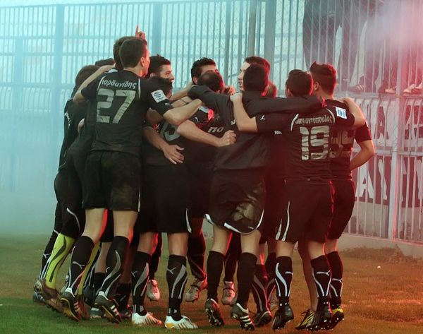 Κλείνει πορτιέρο