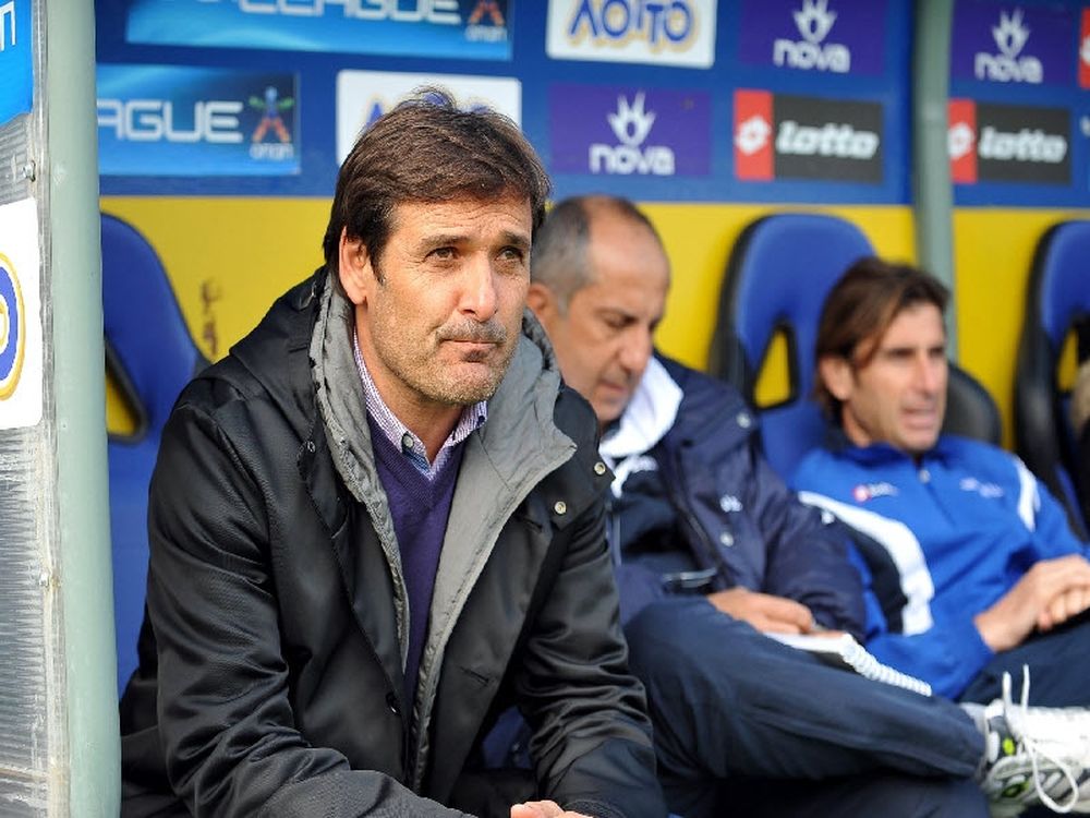 Κοιτάει μπροστά