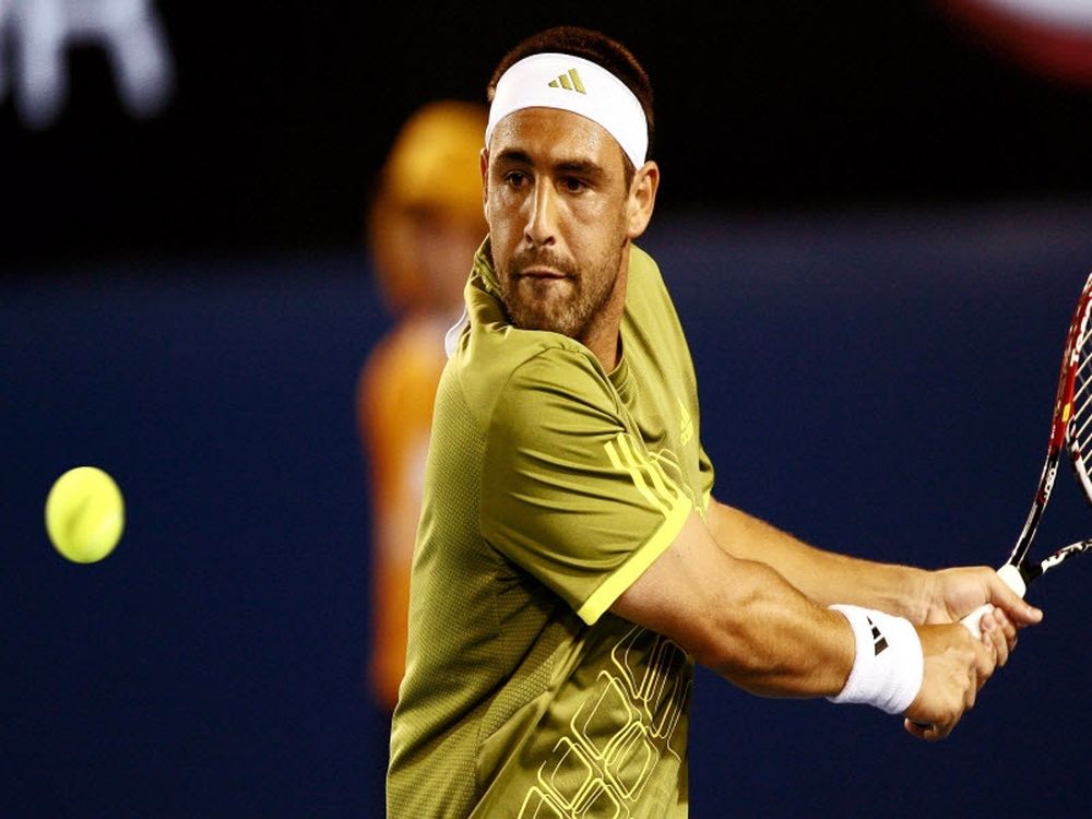 Στις ίδιες θέσεις