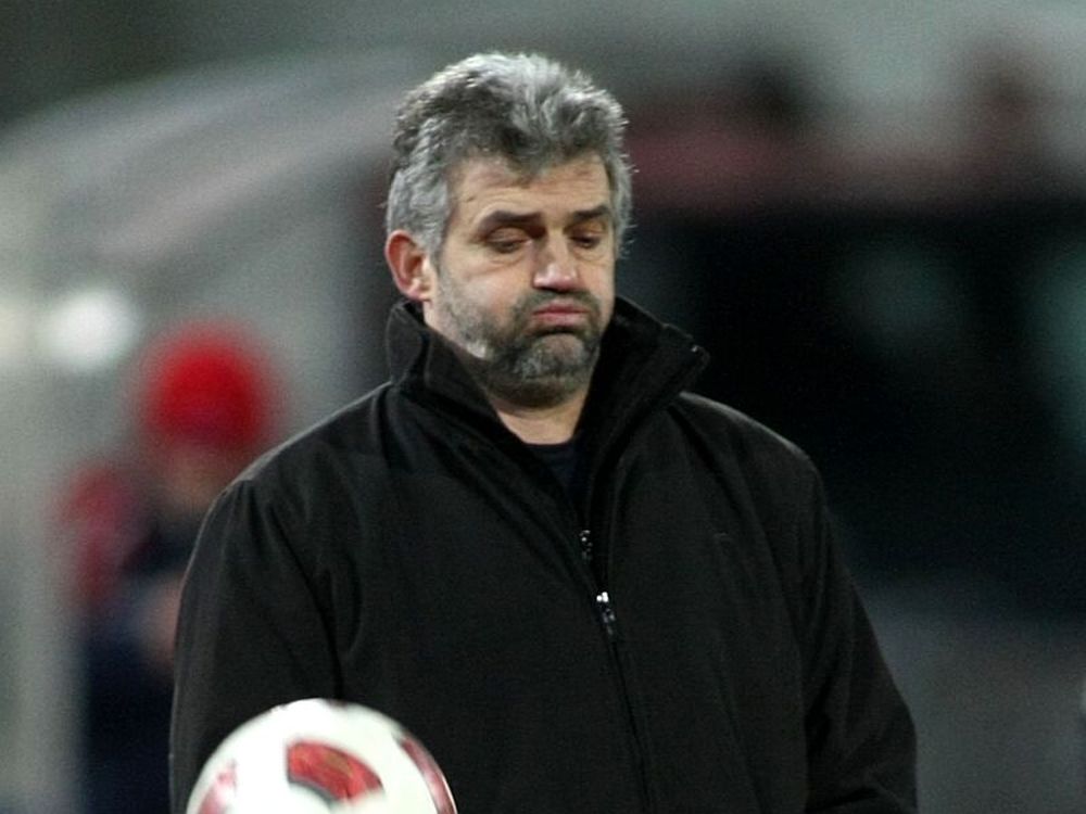 Κλείνει Ακόστα