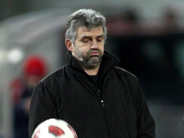 Κλείνει Ακόστα