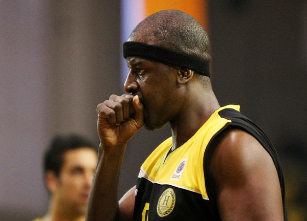 Στην έξοδο ο Πρόγουελ